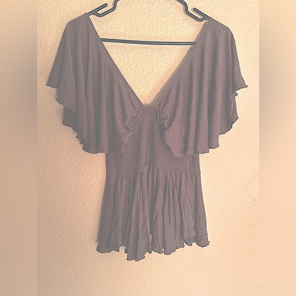 Fun flowey top, great for warm weather - Picture 2 of 2